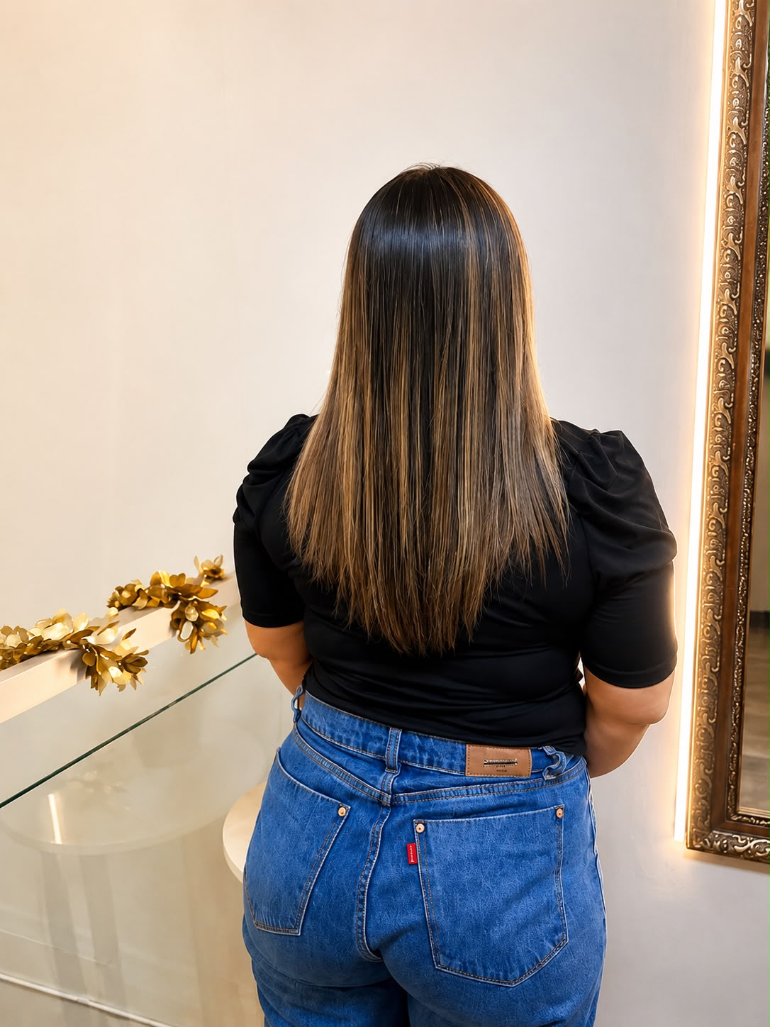 Antes da transformação com cabelo curto e liso